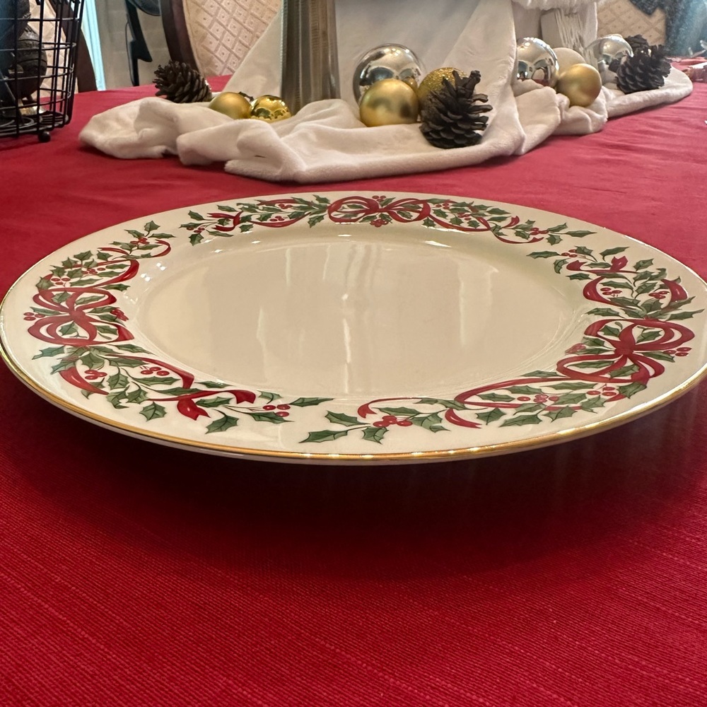 Centurion Ribbon Holly 10 in Dinner Plate - Holly & Red Ribbon Rim, Gold Trim